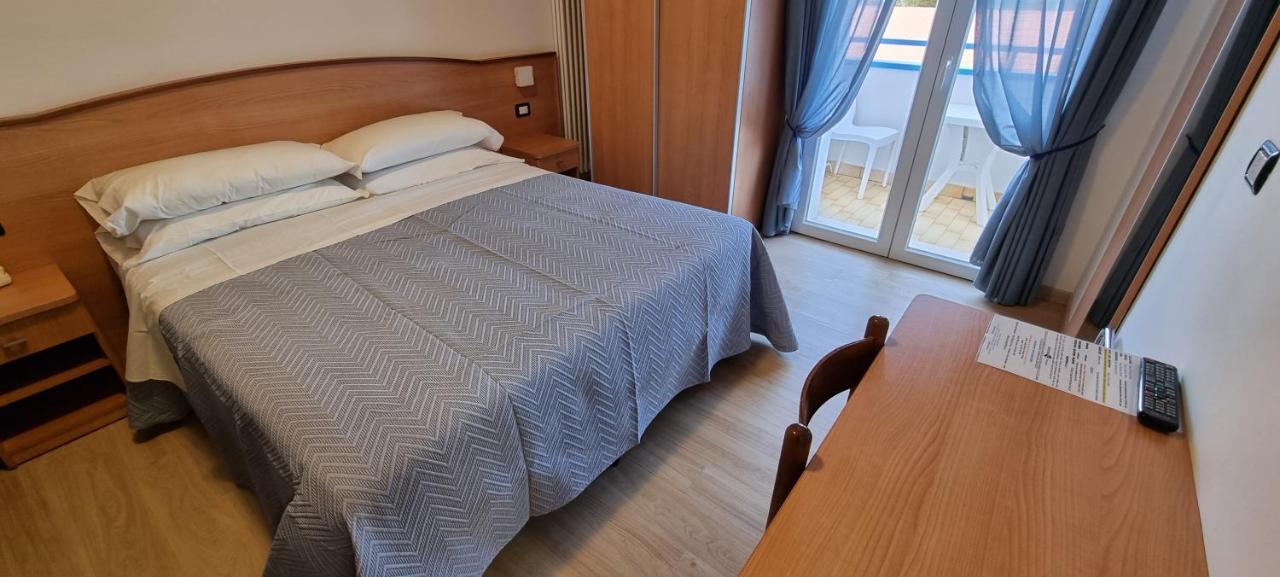 Hotel Mare Blu -- Boutique Пинето Экстерьер фото